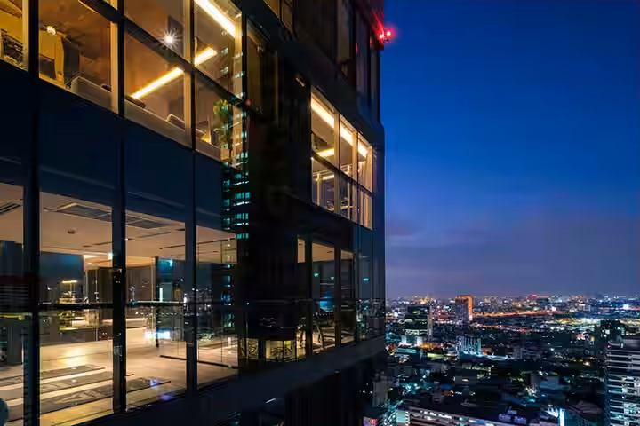Ashton Silom, photo 1