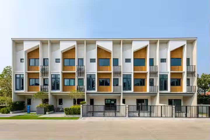 PLEX Onnut-Wongwaen, photo 1