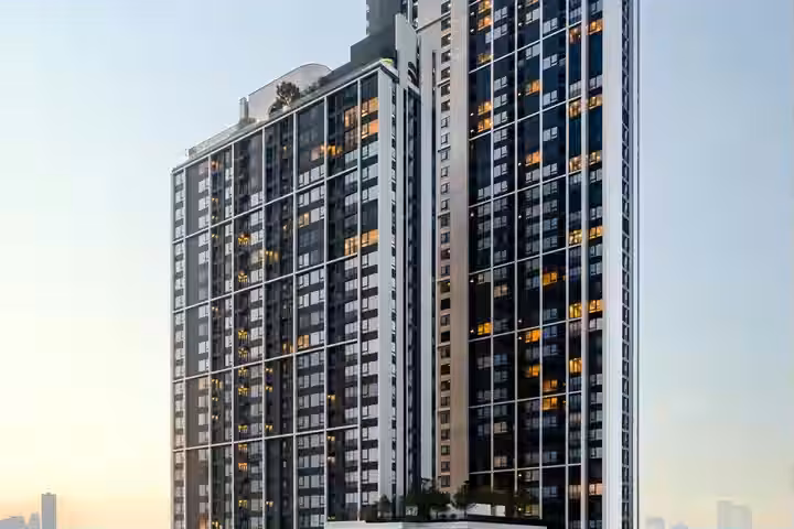 Reference Sathon Wongwian Yai, photo 1